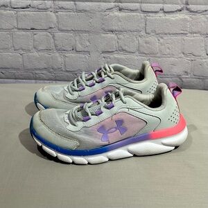 Under Armour Big Kids Lace up sneakers size 6